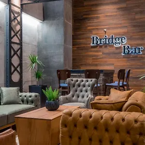 Bridge فندق